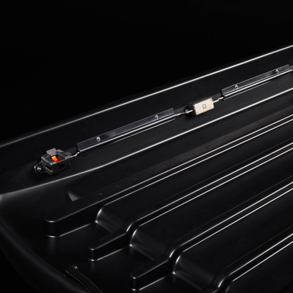 Автобокс CRUZ BOX 520N черный глянцевый Автобокс CRUZ BOX 520N черный глянцевый