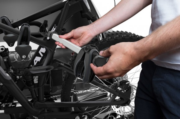 Велобагажник на фаркоп для перевозки 3-х велосипедов Thule Easy Fold XT 934